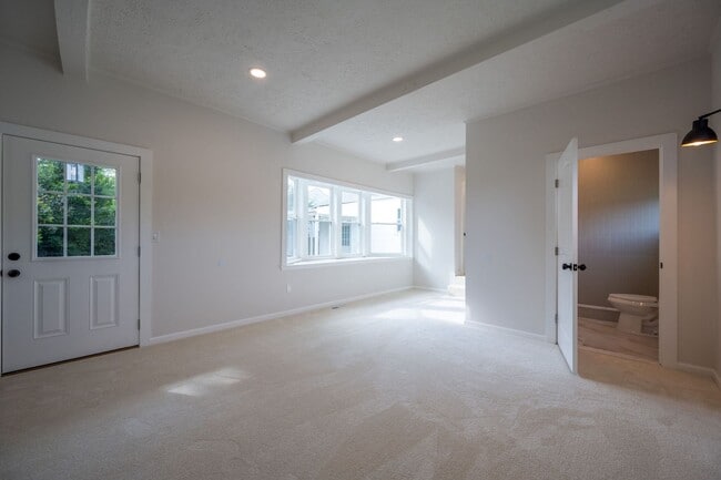 Foto del edificio - Huge 3 Bed/2 Bath Home