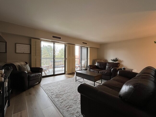 Foto del edificio - 1405 E Central Rd