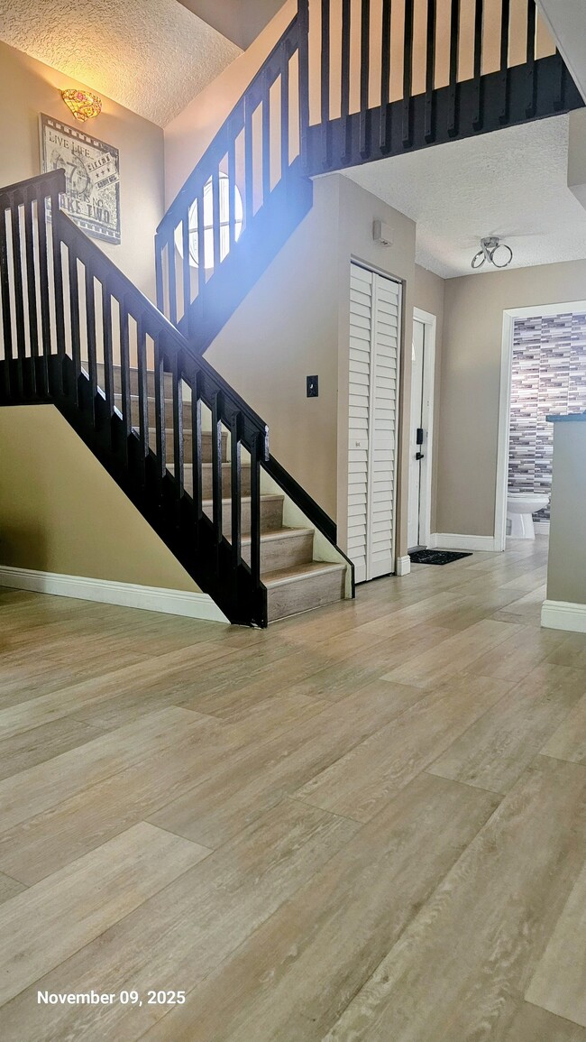 Building Photo - 1077 SE 6th Ave