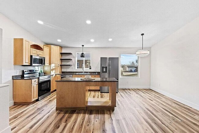 Building Photo - 252-254