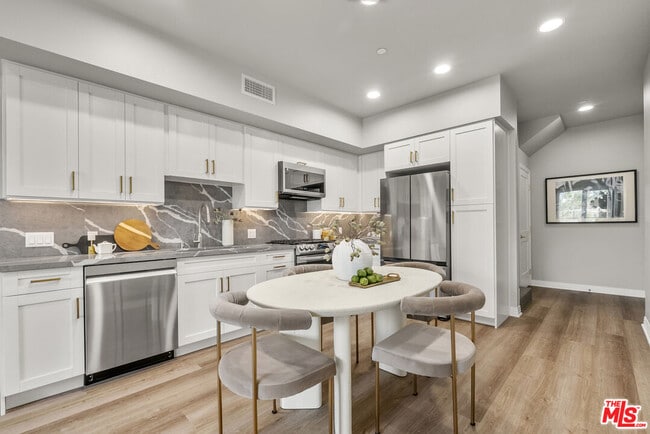 Foto del edificio - 7428 Santa Monica Blvd