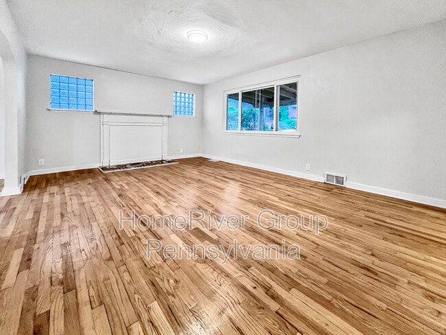 Foto del edificio - 1066 Elwell St