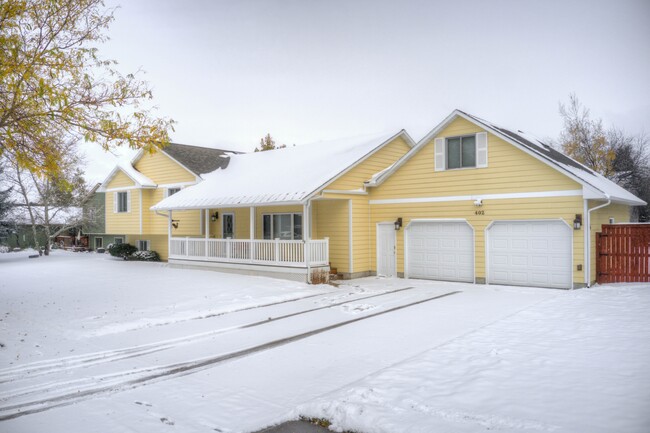 Building Photo - 402 S Yellowstone Ave