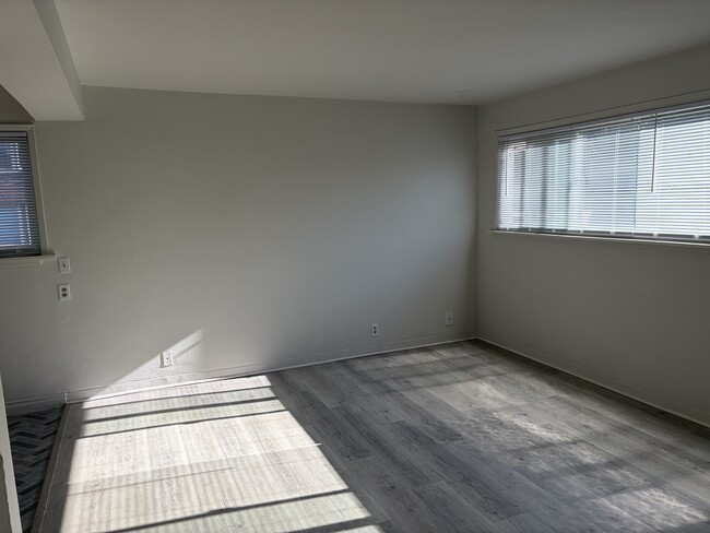 Building Photo - 5615 Phinney Ave N