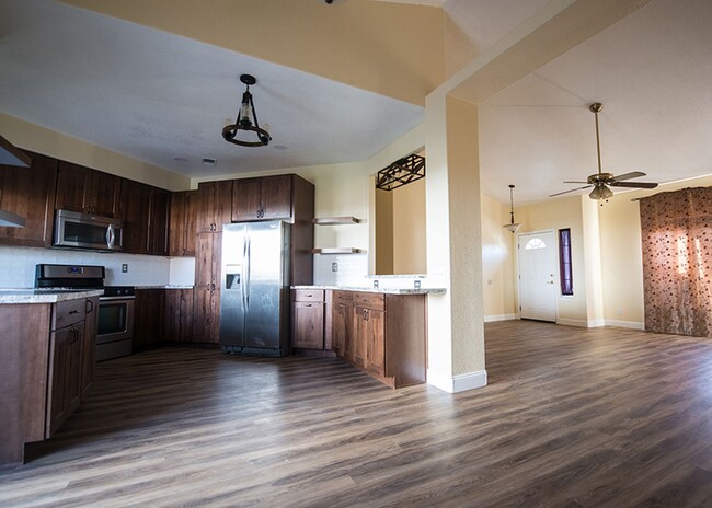 Building Photo - Great Home Available in California Park