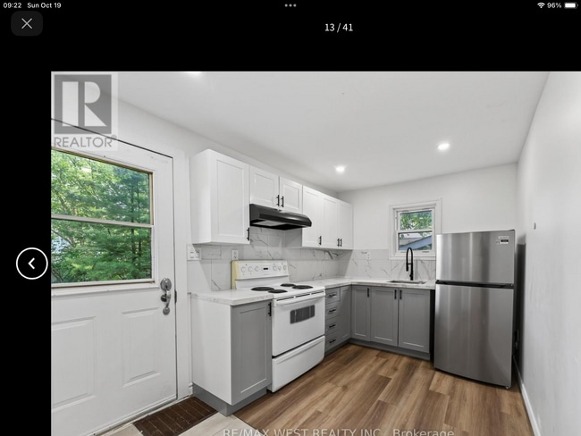 Building Photo - 35 Kingscourt Av