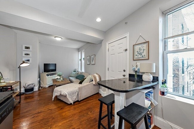 Building Photo - Space Meets Convenience