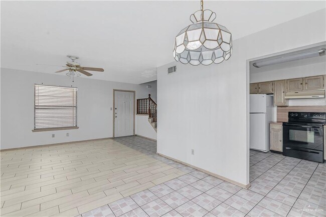 Building Photo - 21 E Samano St