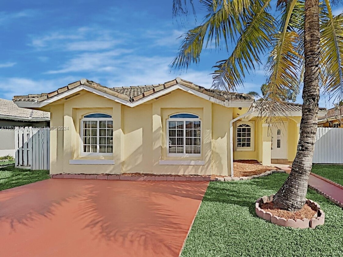 Foto principal - 14323 SW 146th Ave