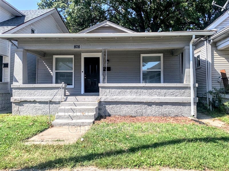 Foto principal - 808 Sutcliffe Ave