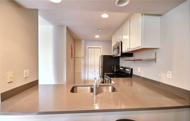 Building Photo - Condominium in West Seattle - Beach Drive