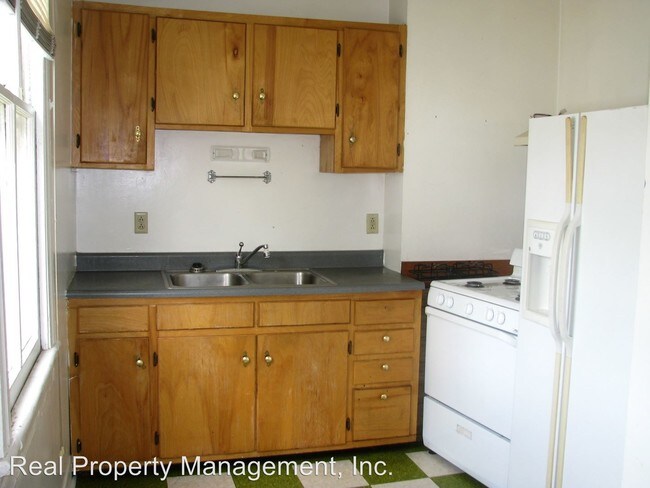 Building Photo - 223 9th St SW