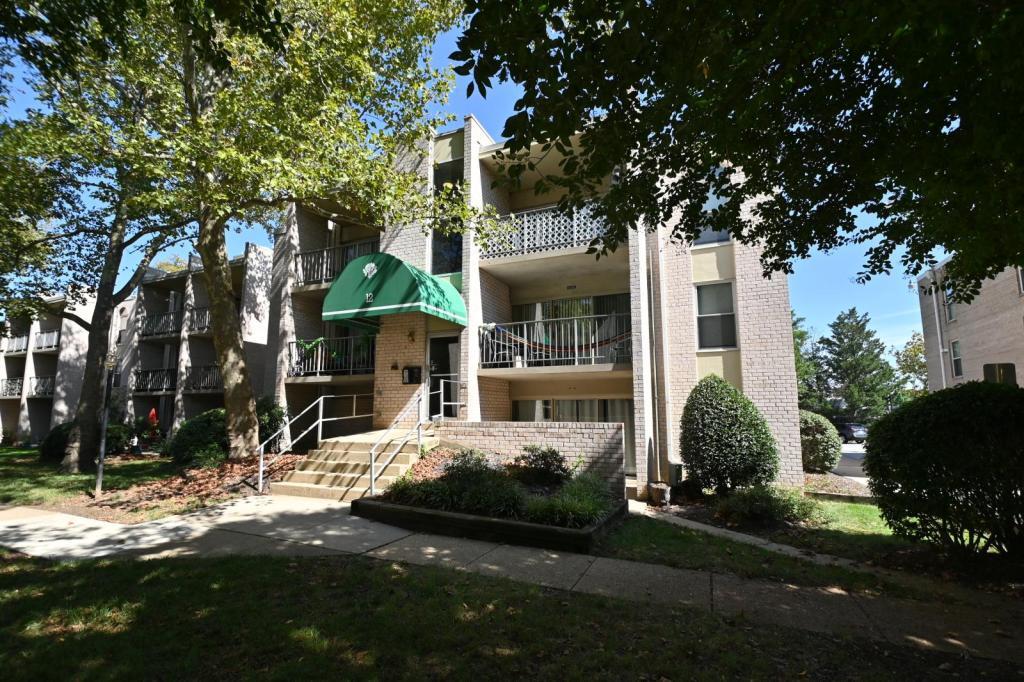 12 Canterbury Square Unit 102, Alexandria, VA 22304 Condo for Rent in
