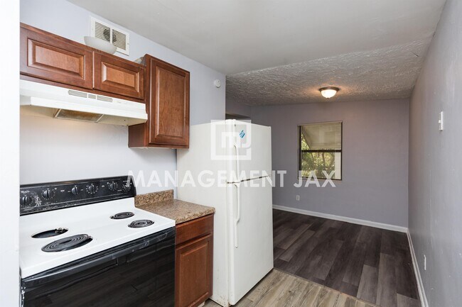 Building Photo - 4523 Trenton Dr S