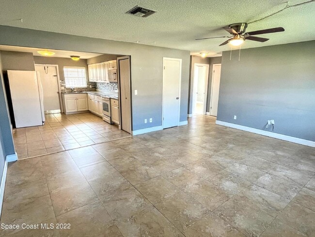 Foto del edificio - 2 bedroom 2 bathroom duplex available for rent