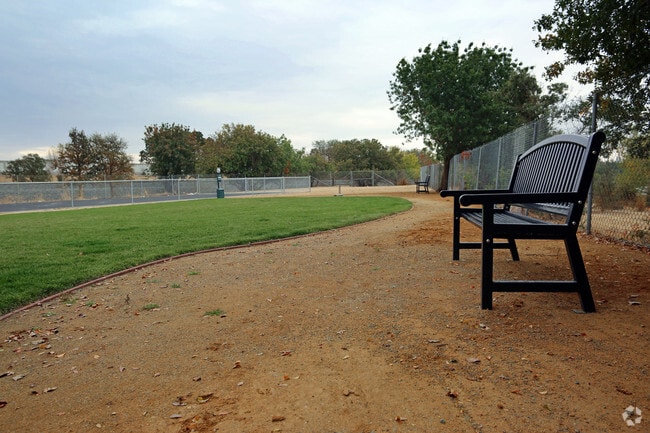 Dog Park - Vintage Creek Apartments