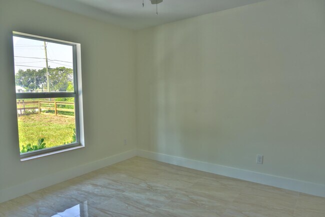 Building Photo - 2451 Saranac Ave