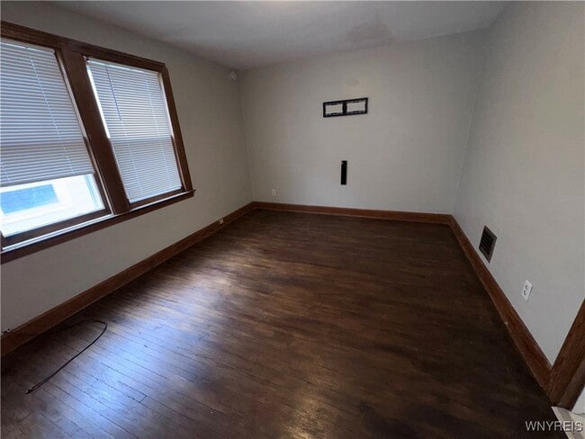 Building Photo - 34 Sunset St