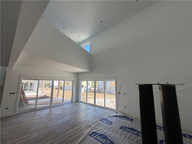 Building Photo - 906 N Sang Ave