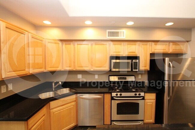 Building Photo - 3441 E Avalon Dr