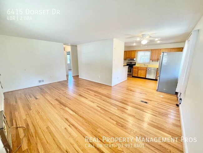 Foto del edificio - 4 bedroom brick colonial on a massive corn...