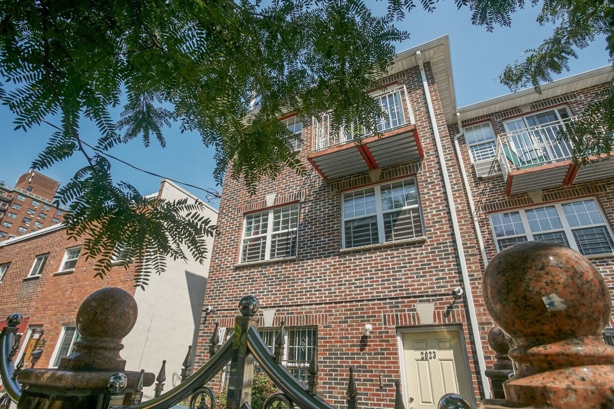 2023 Chatterton Ave, Bronx, NY 10472 Townhome Rentals in Bronx NY