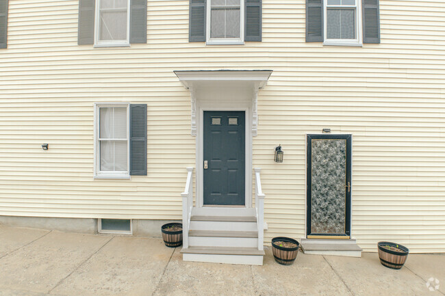 Building Entrance - 84 Water St