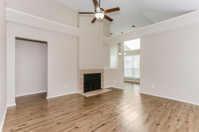 Foto del edificio - 2618 Butterfield Dr
