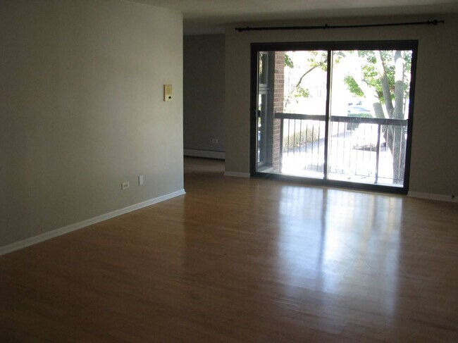 Building Photo - 5511 N Chester Ave