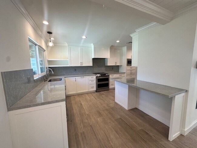 Foto del edificio - Stylish Camarillo Home for Lease