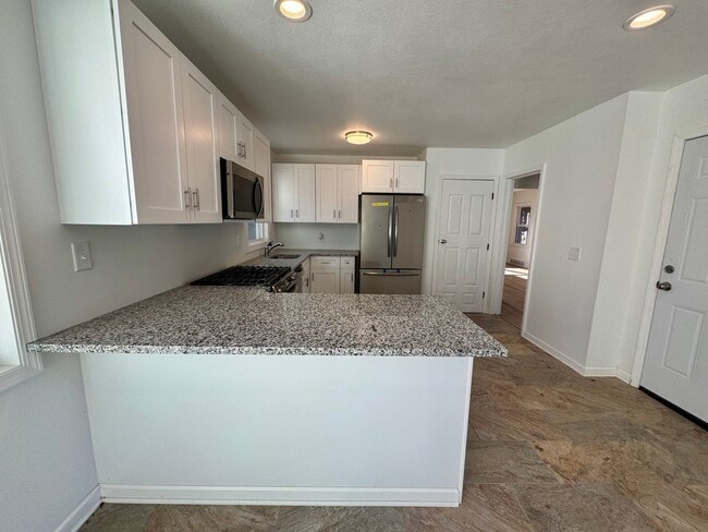 Foto del edificio - UPDATED 3 bed, 2 1/2 bath in central Lincoln