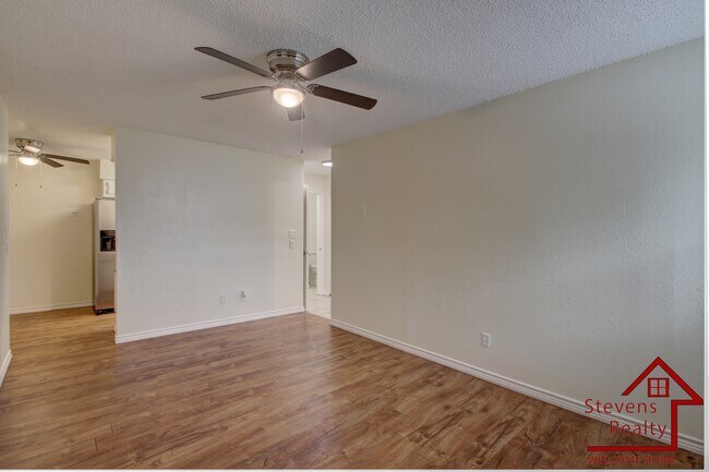 Building Photo - 2110 NW Lindy Ave