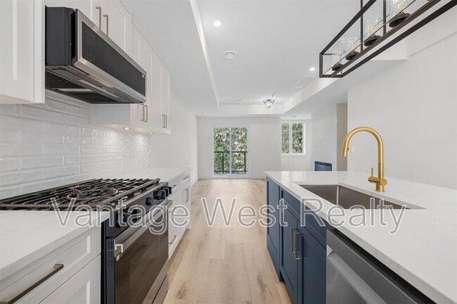 Photo du bâtiment - 1975-1975 Shannon Lake Rd