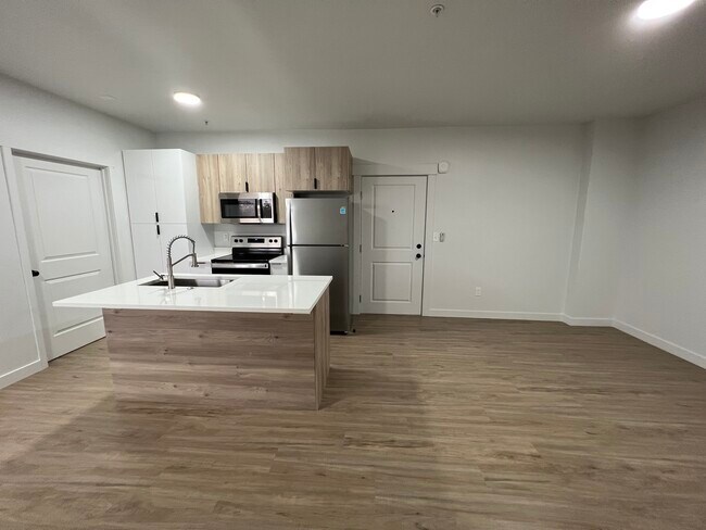 Building Photo - 404 E 5600 S
