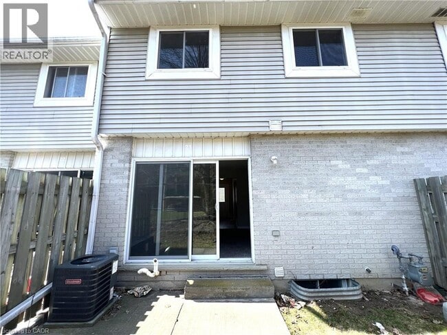 Building Photo - 125 Sekura Crescent