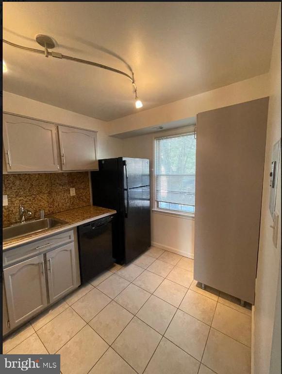 Foto del edificio - 6038 Westchester Park Dr