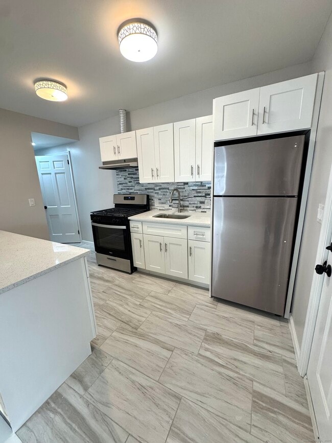 Building Photo - 24 Woodbury Ave