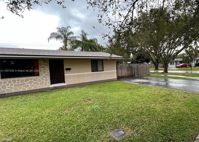Foto del edificio - 2 br, 1 bath House - 5048 SW 92nd Ter