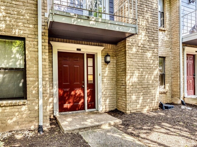 Building Photo - 810 Banister Ln