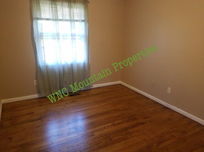Foto del edificio - 374 Royal Pines Dr