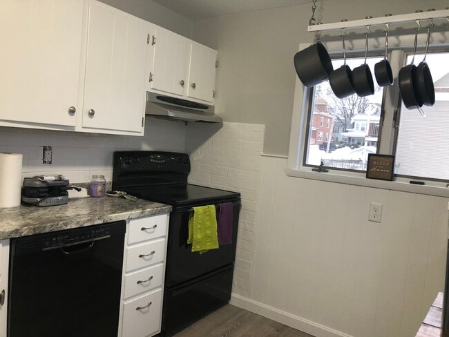 Building Photo - 547 Wilder St