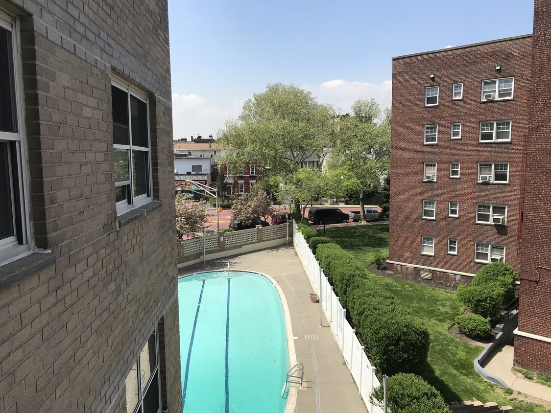 Primary Photo - 7100 Boulevard E
