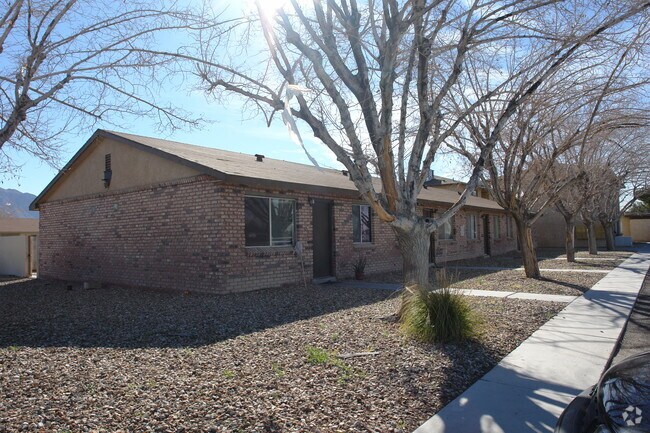 Byrd's Lovenest Apartaments - 4879 E Owens Ave