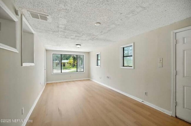 Foto del edificio - 1841 Debutante Dr