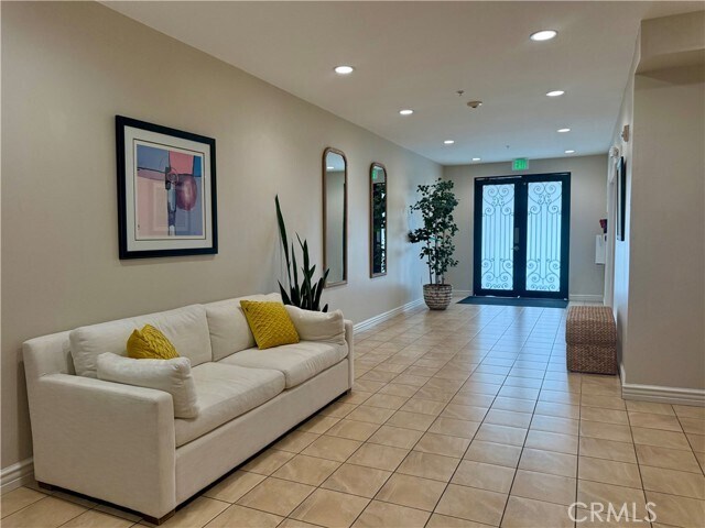 Foto del edificio - 1410 N Curson Ave