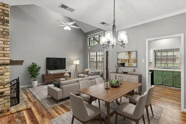 Building Photo - 10819 Crown Colony Dr