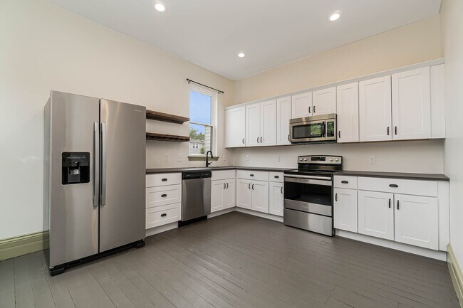 Photo - 1563 Holman St House