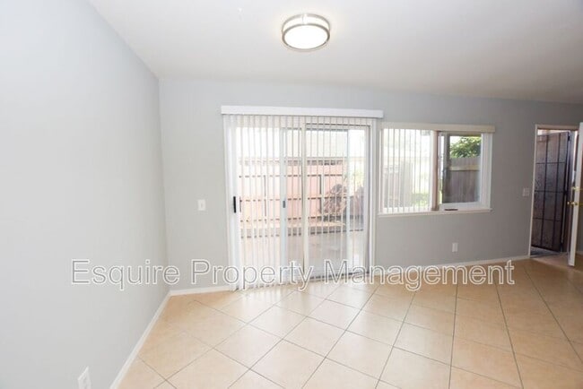 Foto del edificio - 3101 Albany Dr