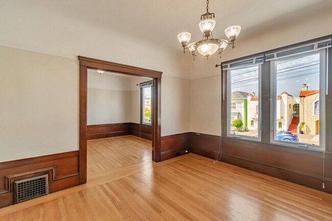 Foto del edificio - 2356 33rd Ave