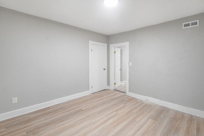 Building Photo - 138 Elm St